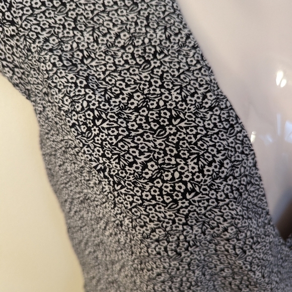 UO KIMCHI BLUE ditsy floral romper one piece outfit xs 0 black white - Picture 6 of 16